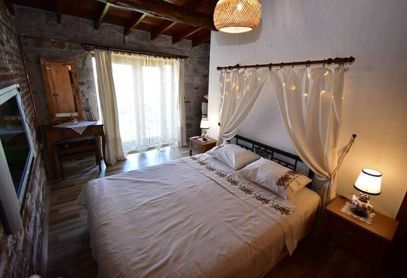 فندق Lalekar Konuk Evi