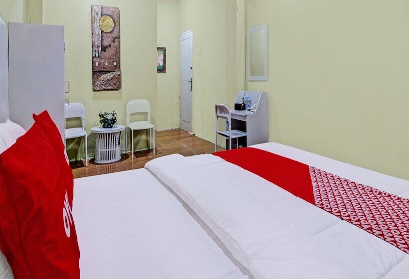 ホテル Maharani Guest House Syariah By Oyo