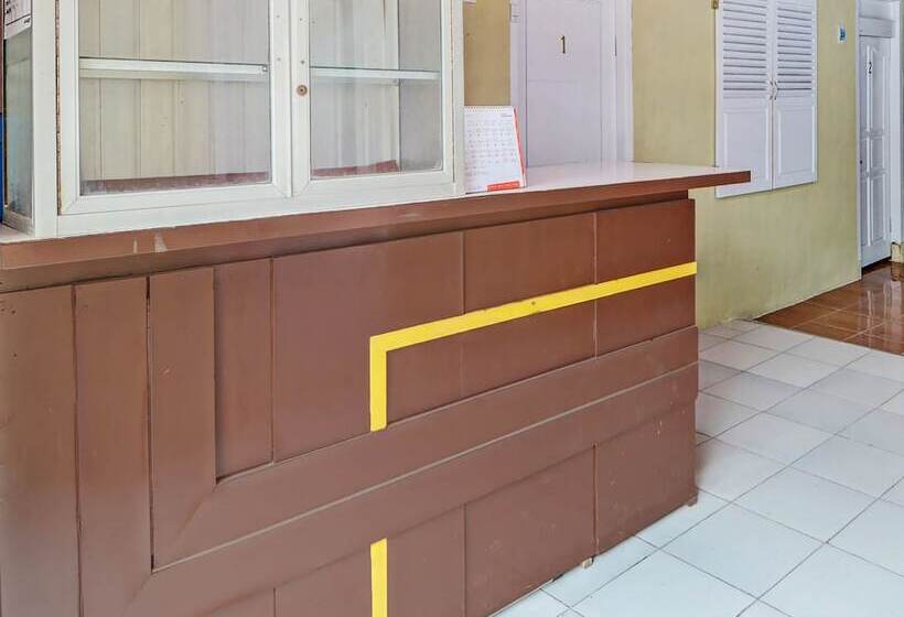 ホテル Maharani Guest House Syariah By Oyo