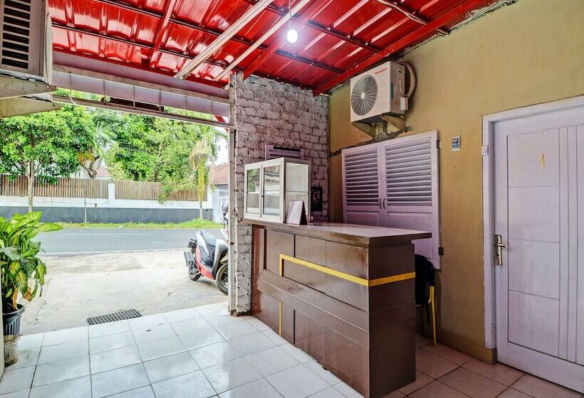 ホテル Maharani Guest House Syariah By Oyo