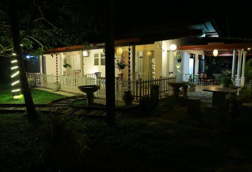 ホテル Peacock Heaven Ahangama