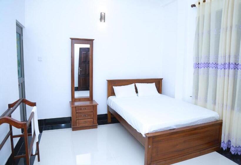 ホテル Peacock Heaven Ahangama