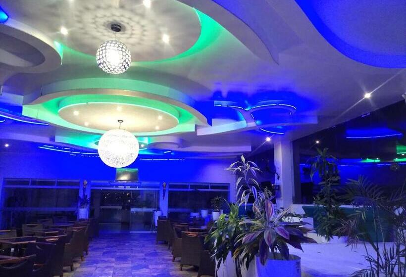 Отель Plaza Del Bosque Inn