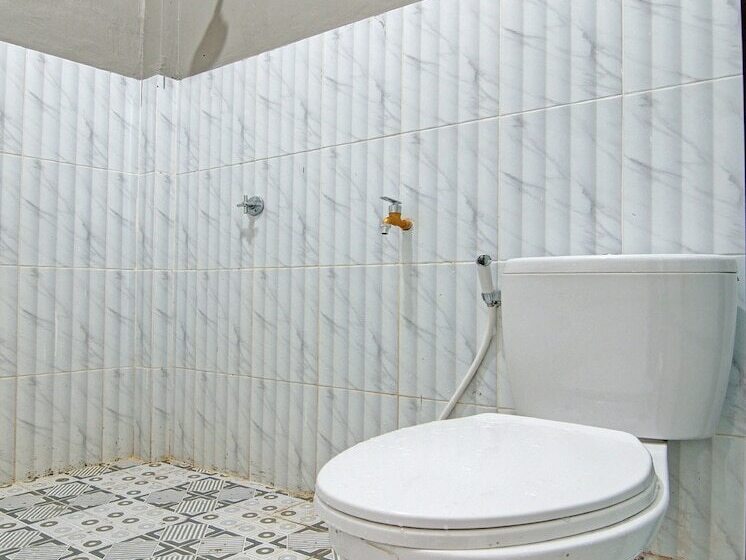 فندق Putri Homestay Syariah By Oyo