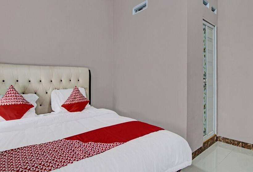 فندق Putri Homestay Syariah By Oyo