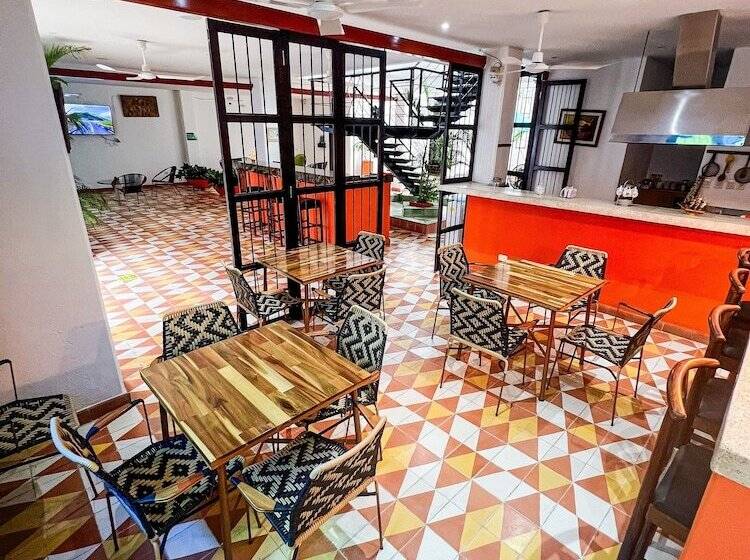 هتل The Orange House