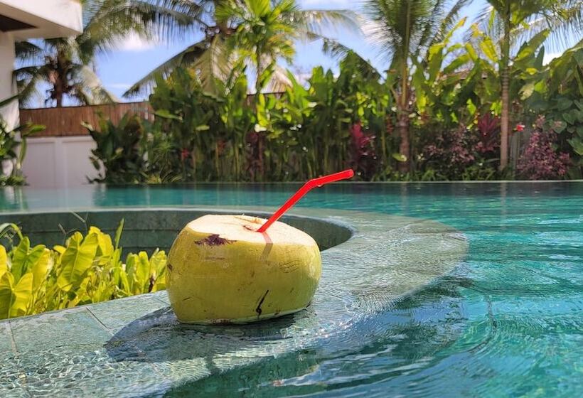 Отель Waka Villa Private Resort & Spa 16 + Adults Only