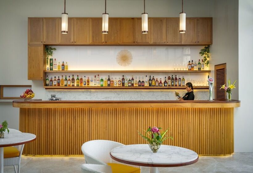 Отель Waka Villa Private Resort & Spa 16 + Adults Only