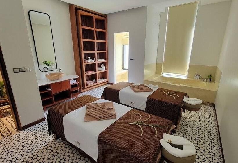 Отель Waka Villa Private Resort & Spa 16 + Adults Only