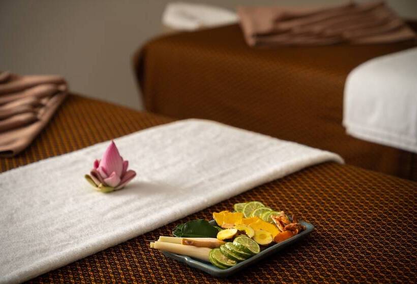 Отель Waka Villa Private Resort & Spa 16 + Adults Only