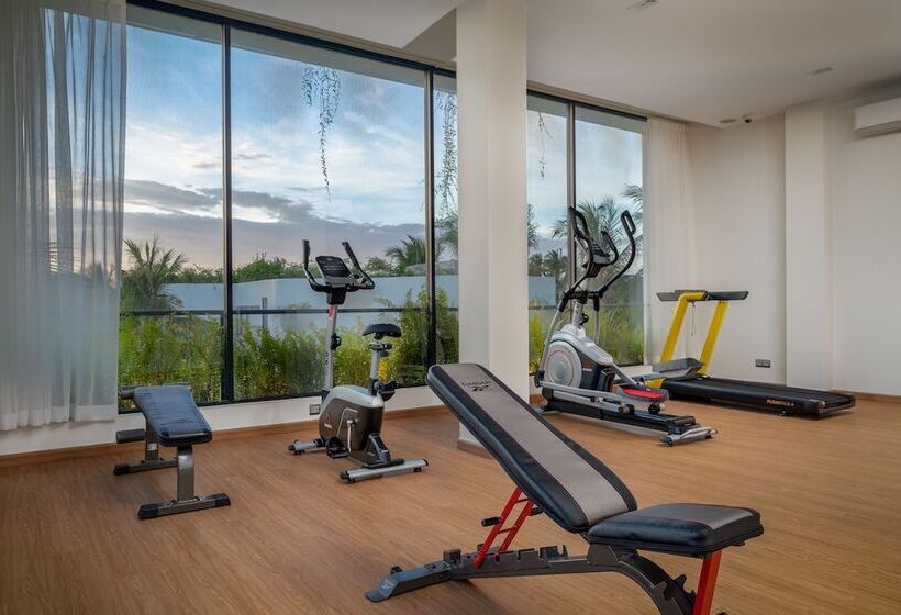 Отель Waka Villa Private Resort & Spa 16 + Adults Only