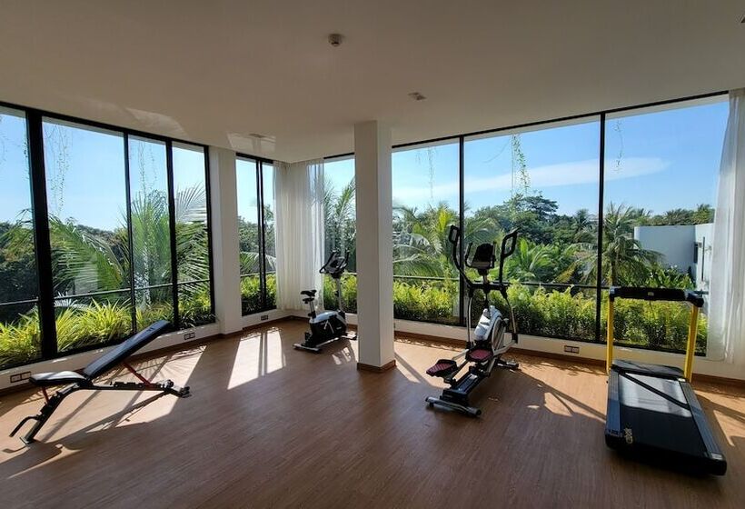 Отель Waka Villa Private Resort & Spa 16 + Adults Only