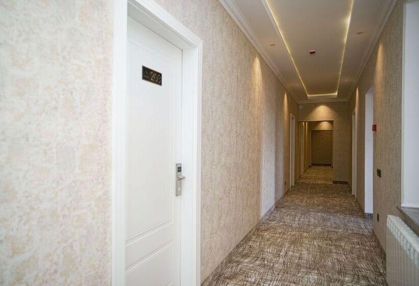 Lakeside Hotel & Spa