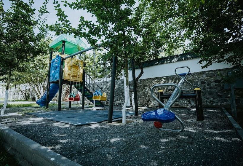 Lakeside Hotel & Spa