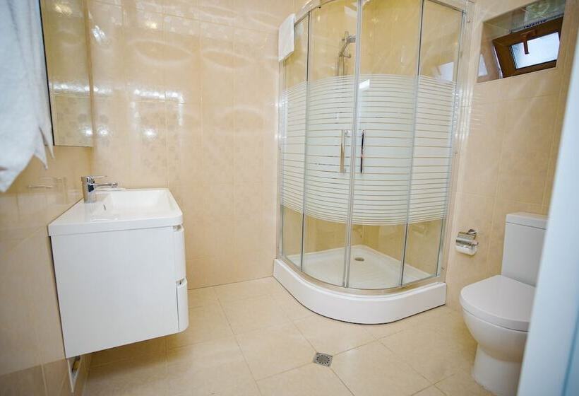 Lakeside Hotel & Spa