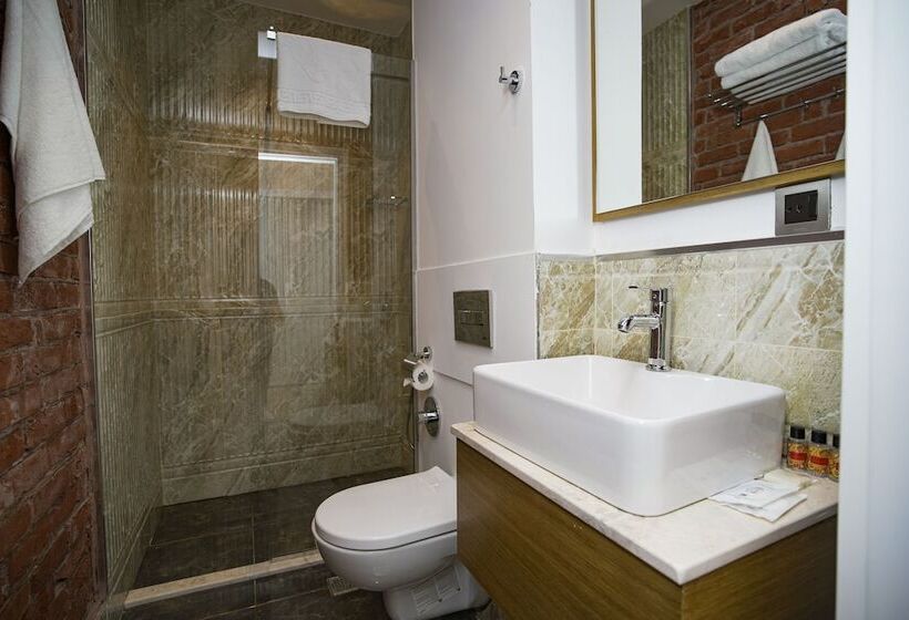 Lakeside Hotel & Spa