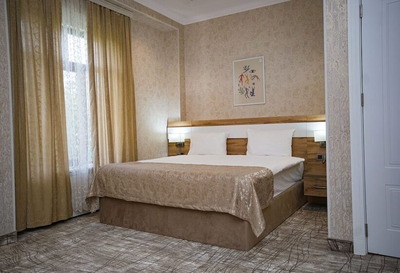 Lakeside Hotel & Spa