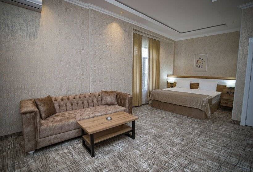 Lakeside Hotel & Spa