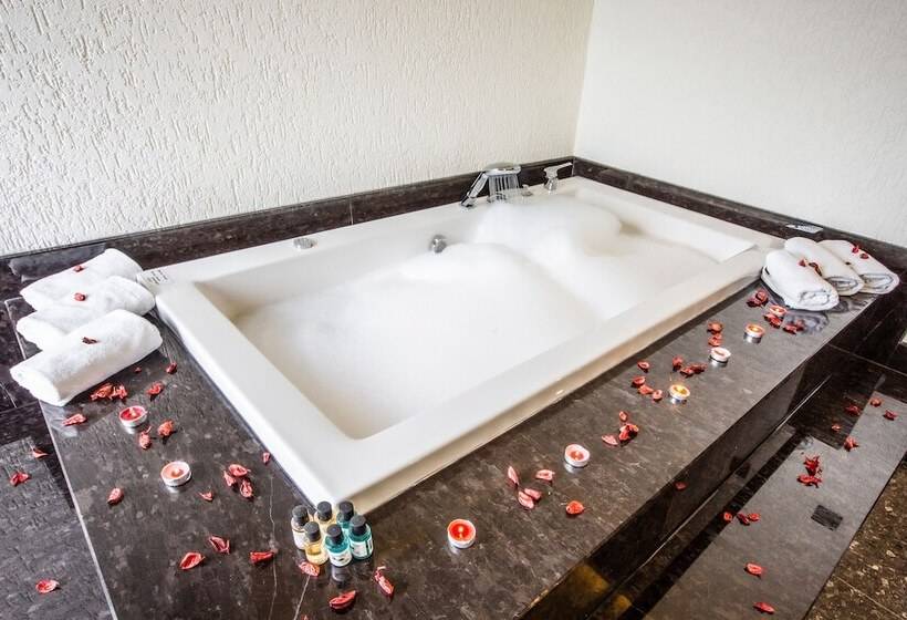 Nehir Otel