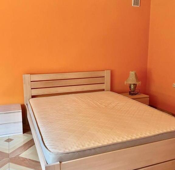 Pension (Hôtel basse catégorie) приватний будинок