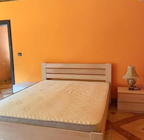 Pension (Hôtel basse catégorie) приватний будинок