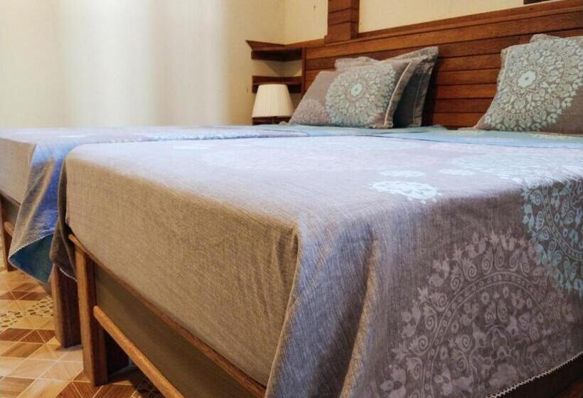 پانسیون Akiri Surf Retreat