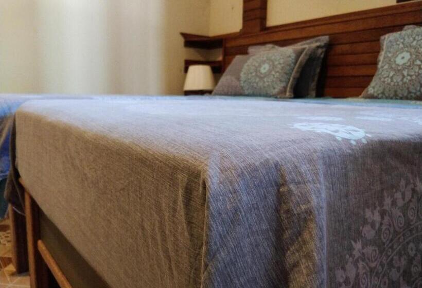 پانسیون Akiri Surf Retreat