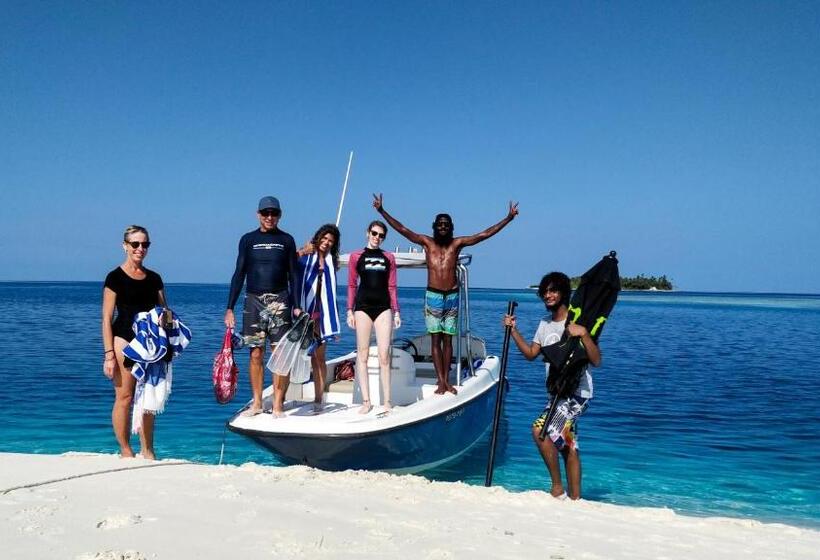 پانسیون Akiri Surf Retreat