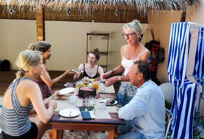 پانسیون Akiri Surf Retreat