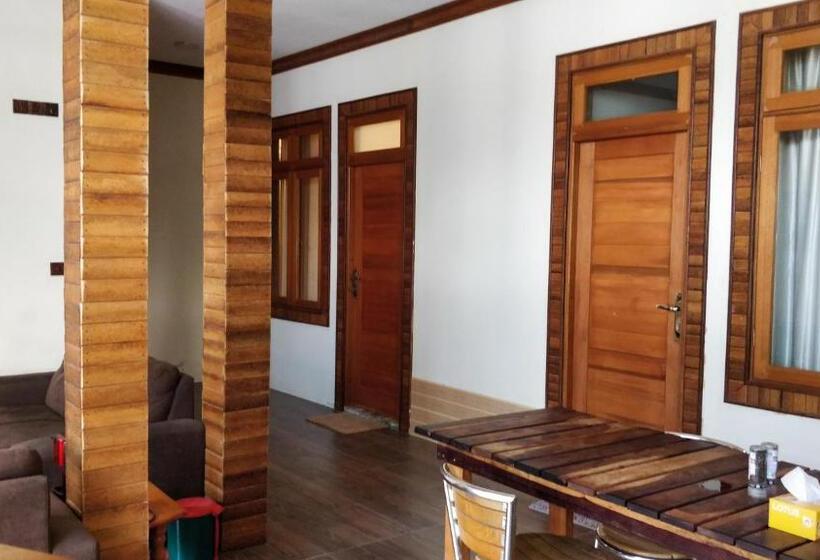 پانسیون Akiri Surf Retreat