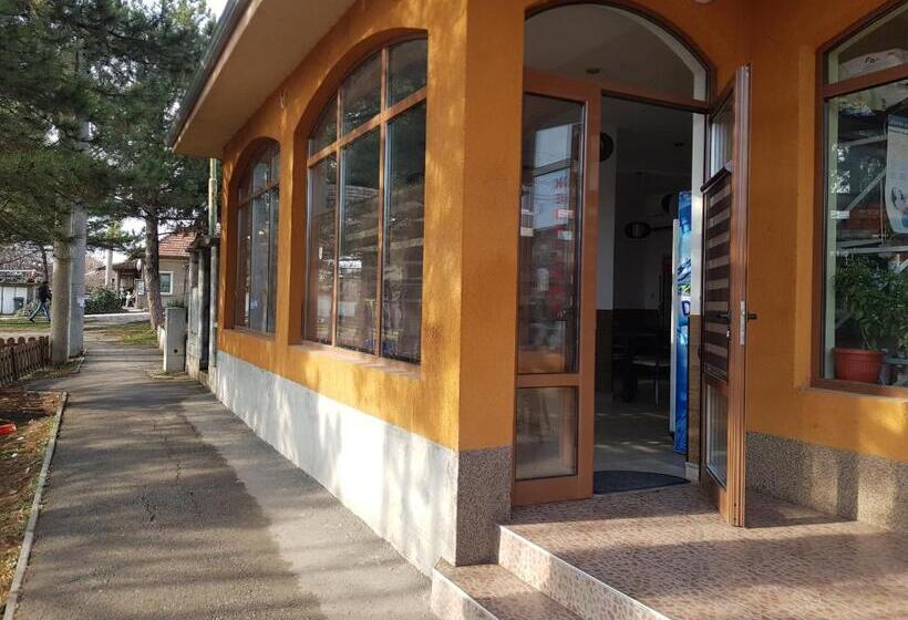 פנסיון Apartments Alexandra