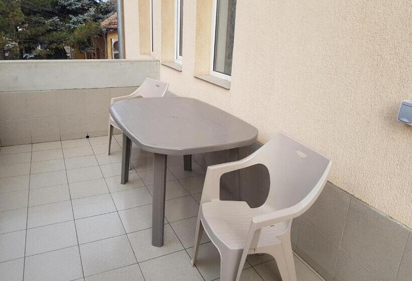 פנסיון Apartments Alexandra