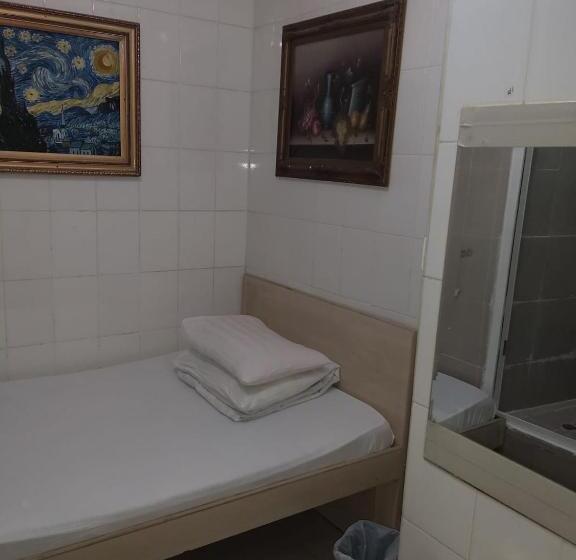 پانسیون Aries Guest House