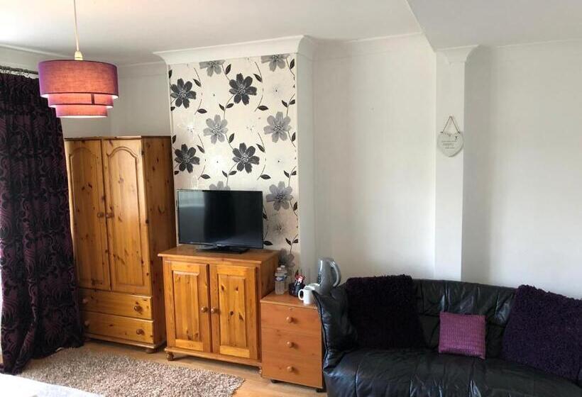 Пансион Kcd Rooms   Ellesmere Port