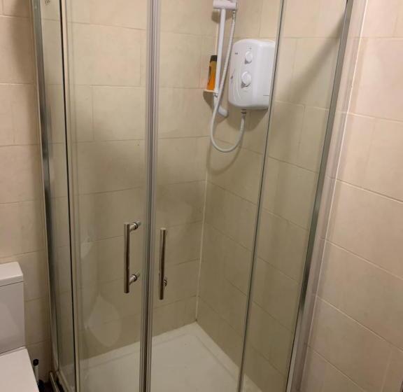 Пансион Kcd Rooms   Ellesmere Port