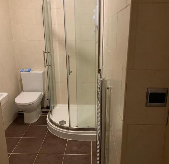 Пансион Kcd Rooms   Ellesmere Port