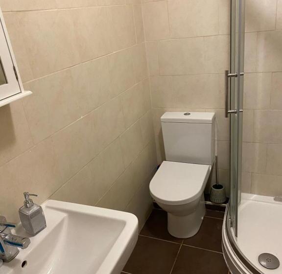 Пансион Kcd Rooms   Ellesmere Port