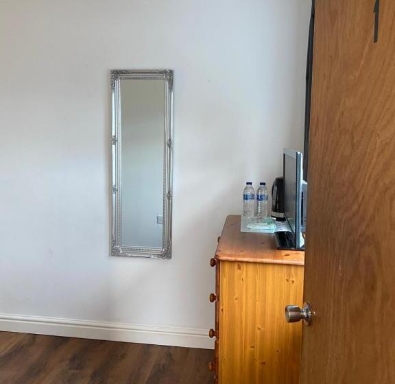 Пансион Kcd Rooms   Ellesmere Port