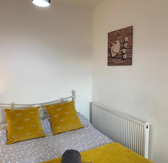 Пансион Kcd Rooms   Ellesmere Port