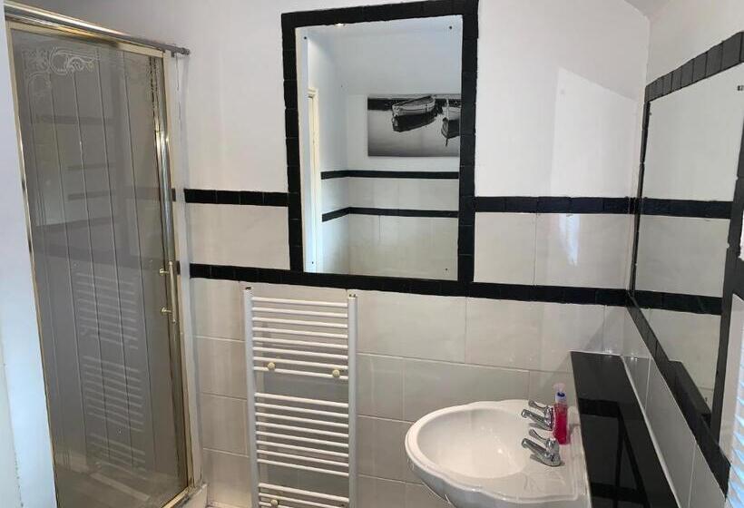 Пансион Kcd Rooms   Ellesmere Port