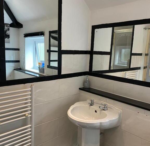 Пансион Kcd Rooms   Ellesmere Port