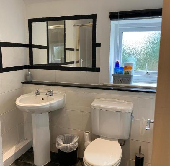 Пансион Kcd Rooms   Ellesmere Port