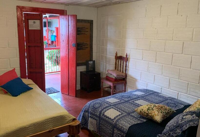 ペンション La Laguna Hostal