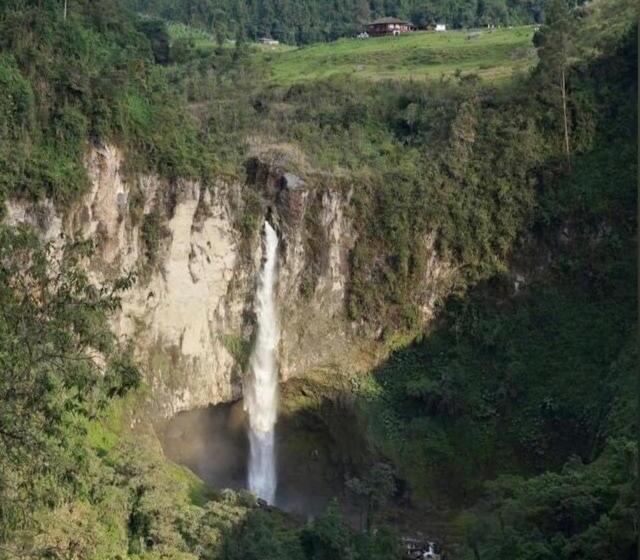 ペンション La Laguna Hostal