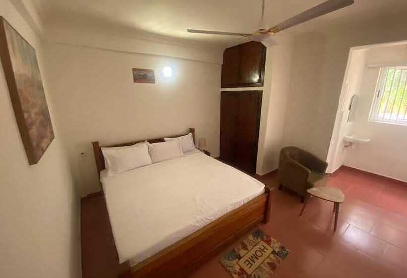 پانسیون Larjoe Guesthouse