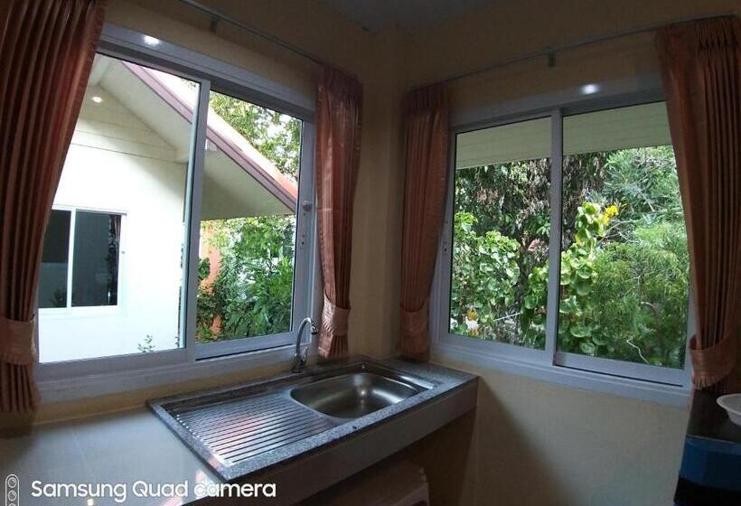 פנסיון Mae Somboon House