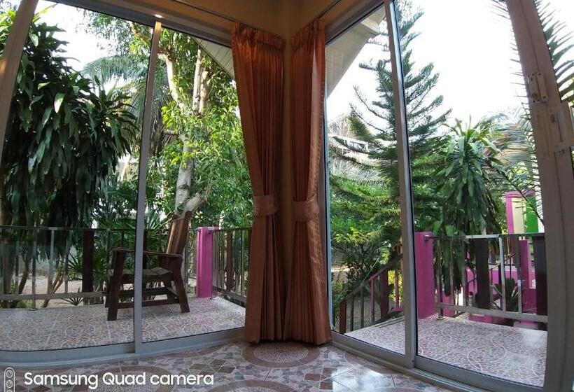 פנסיון Mae Somboon House