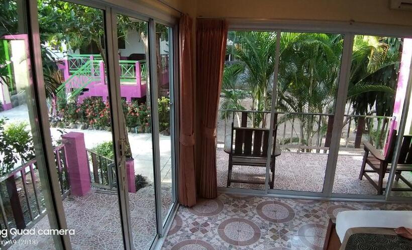 פנסיון Mae Somboon House