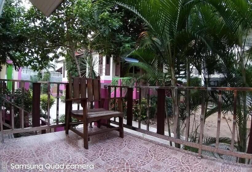 פנסיון Mae Somboon House