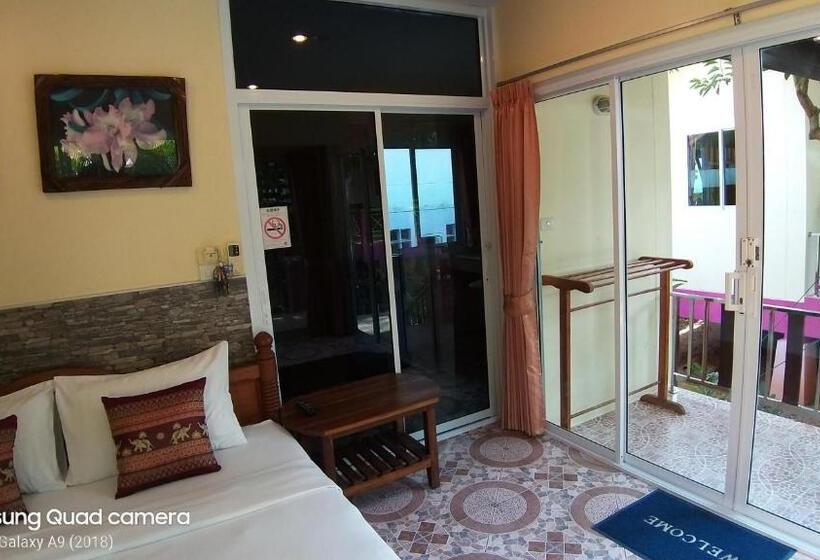 פנסיון Mae Somboon House